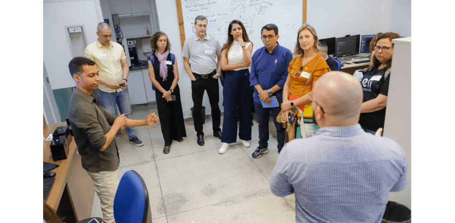 Representantes e parceiros do SEBRAE de vários estados discutem inovação em saúde no LAIS/UFRN